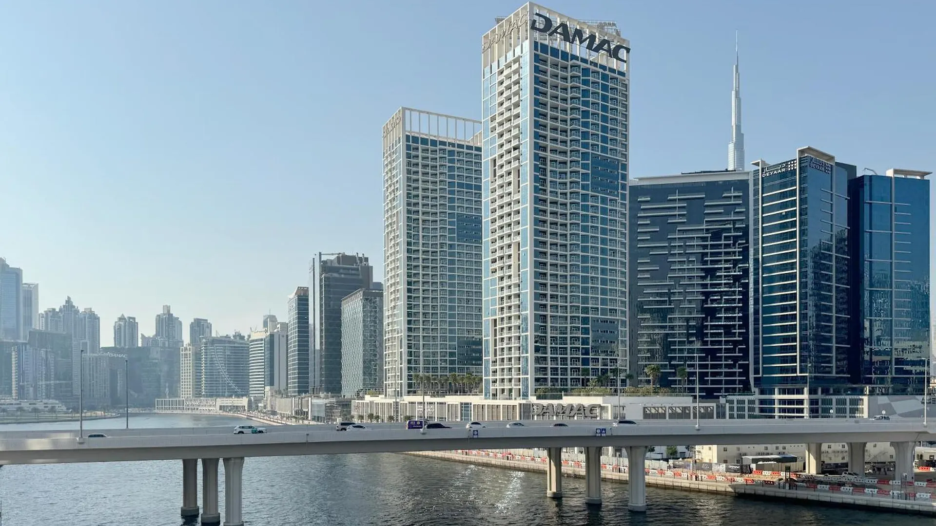Apartment Canal View, Partial Burj Khalifa View, Brand New Dubai