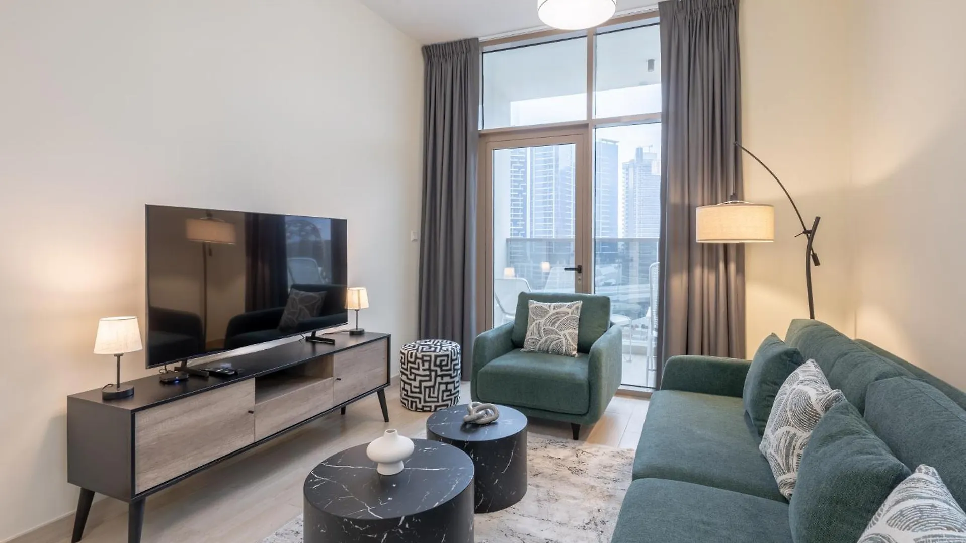 Apartment Canal View, Partial Burj Khalifa View, Brand New Dubai