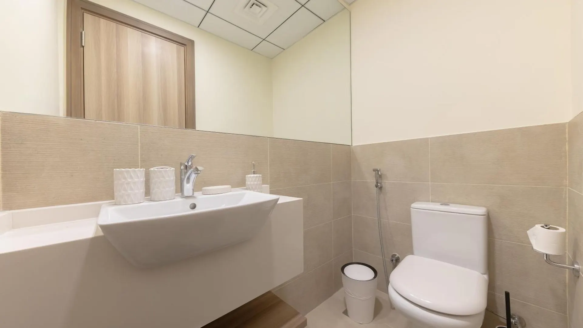 Apartment Canal View, Partial Burj Khalifa View, Brand New Dubai