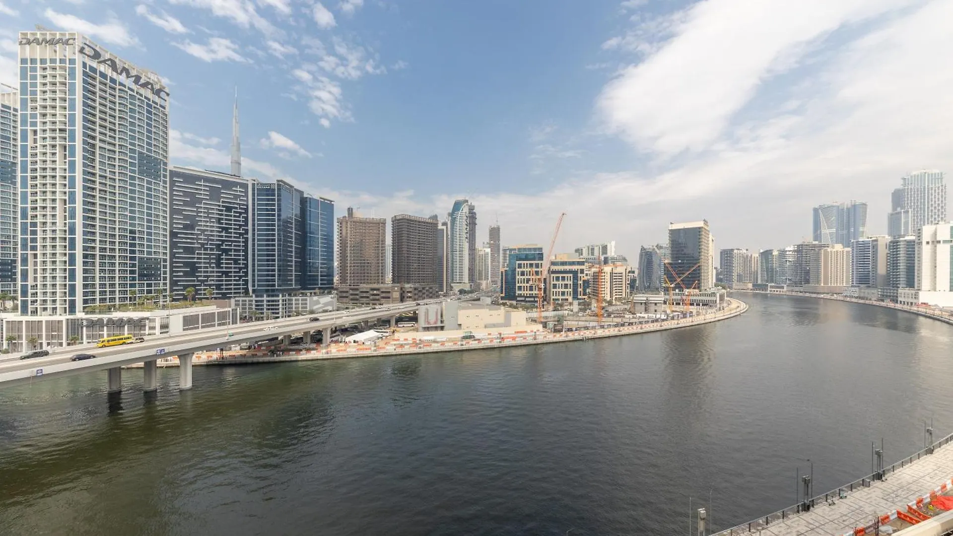 Apartment Canal View, Partial Burj Khalifa View, Brand New Dubai