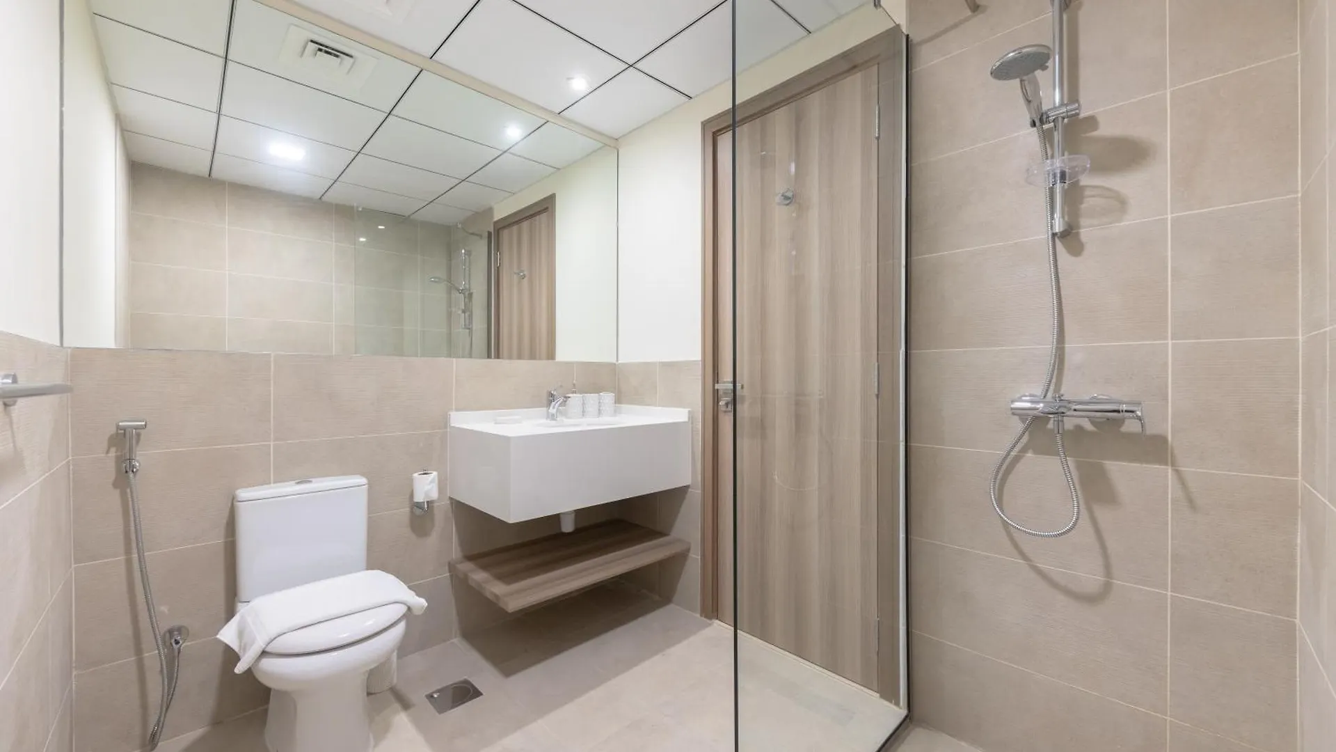 Apartamento Canal View, Partial Burj Khalifa View, Brand New Dubái