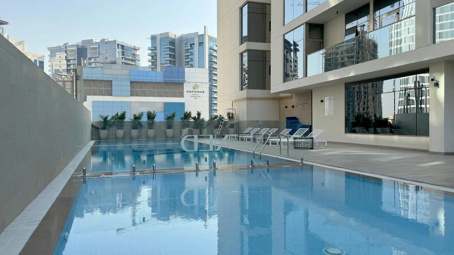 Canal View, Partial Burj Khalifa View, Brand New Dubaj Apartman