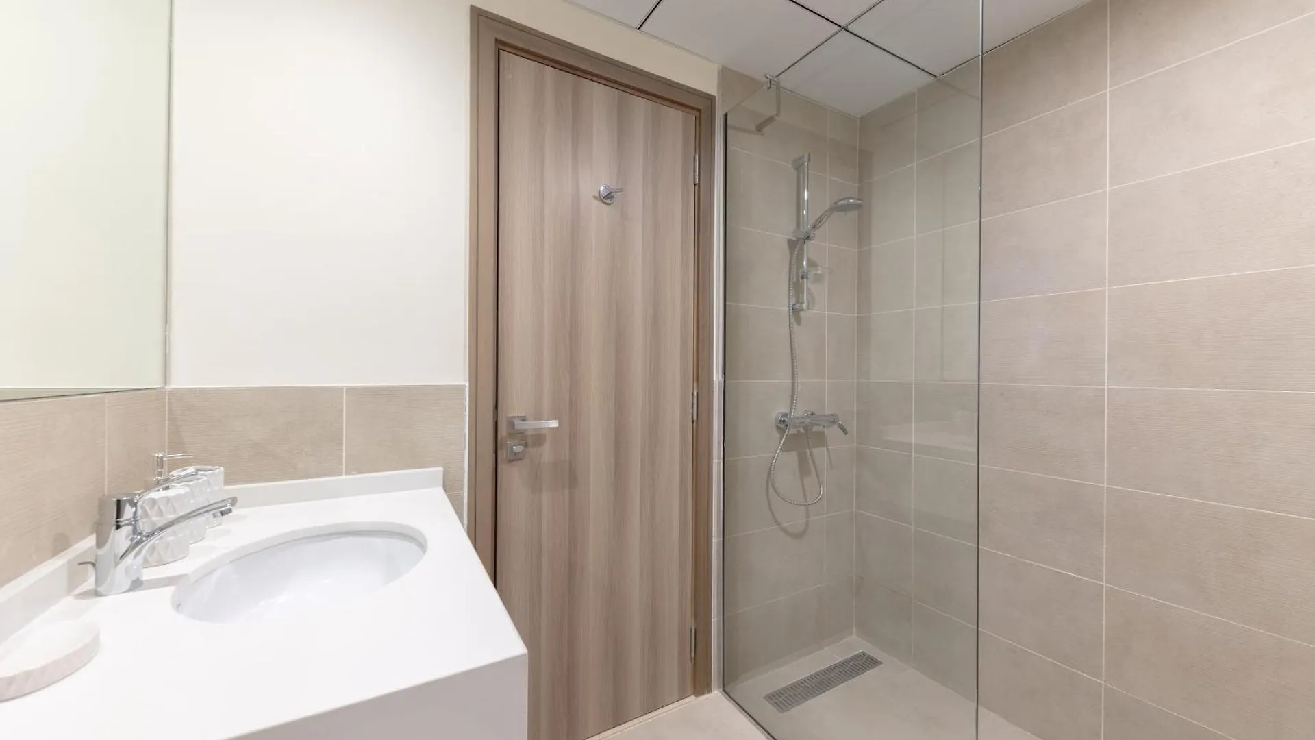 Canal View, Partial Burj Khalifa View, Brand New Dubaj Apartman
